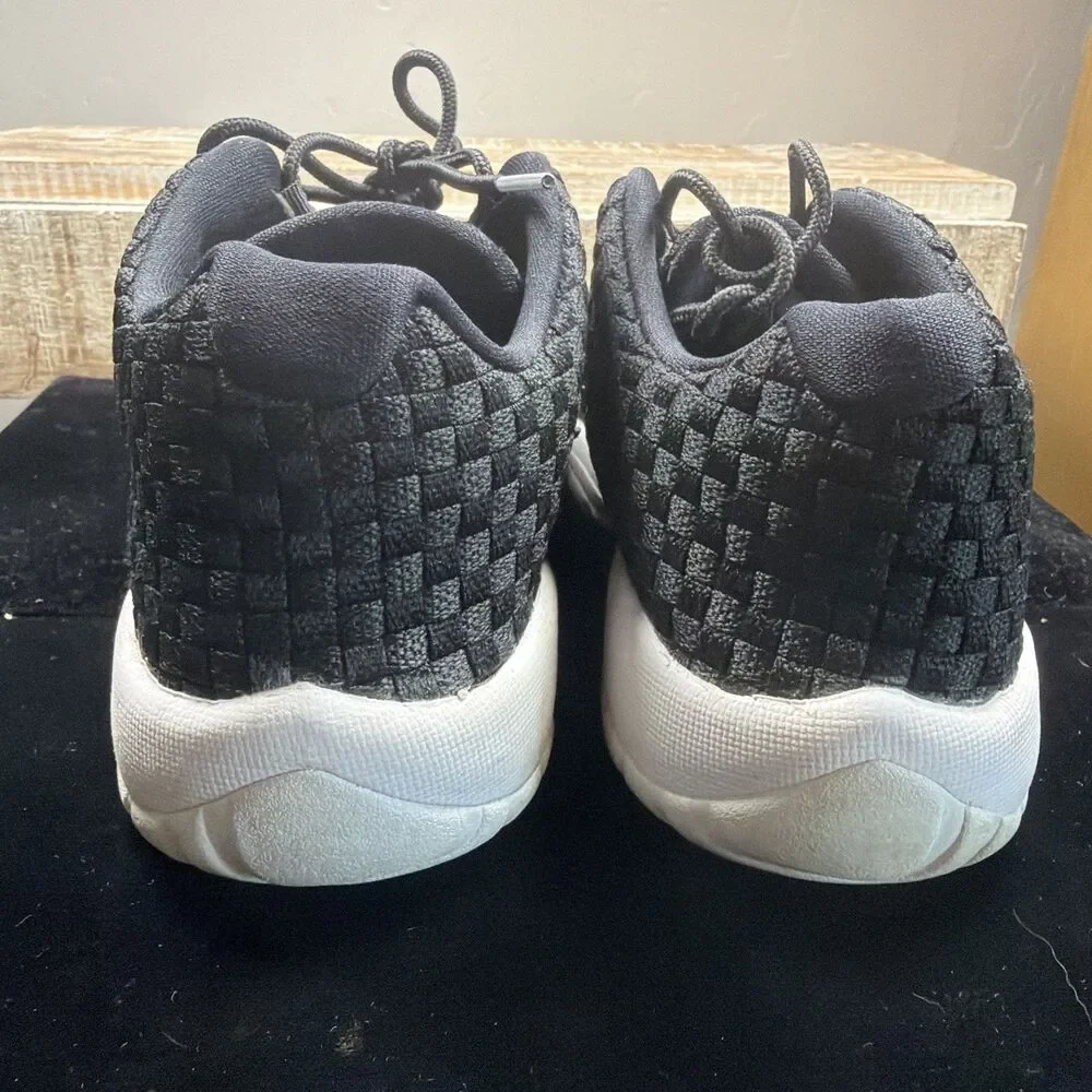 Nike woven comfortable them